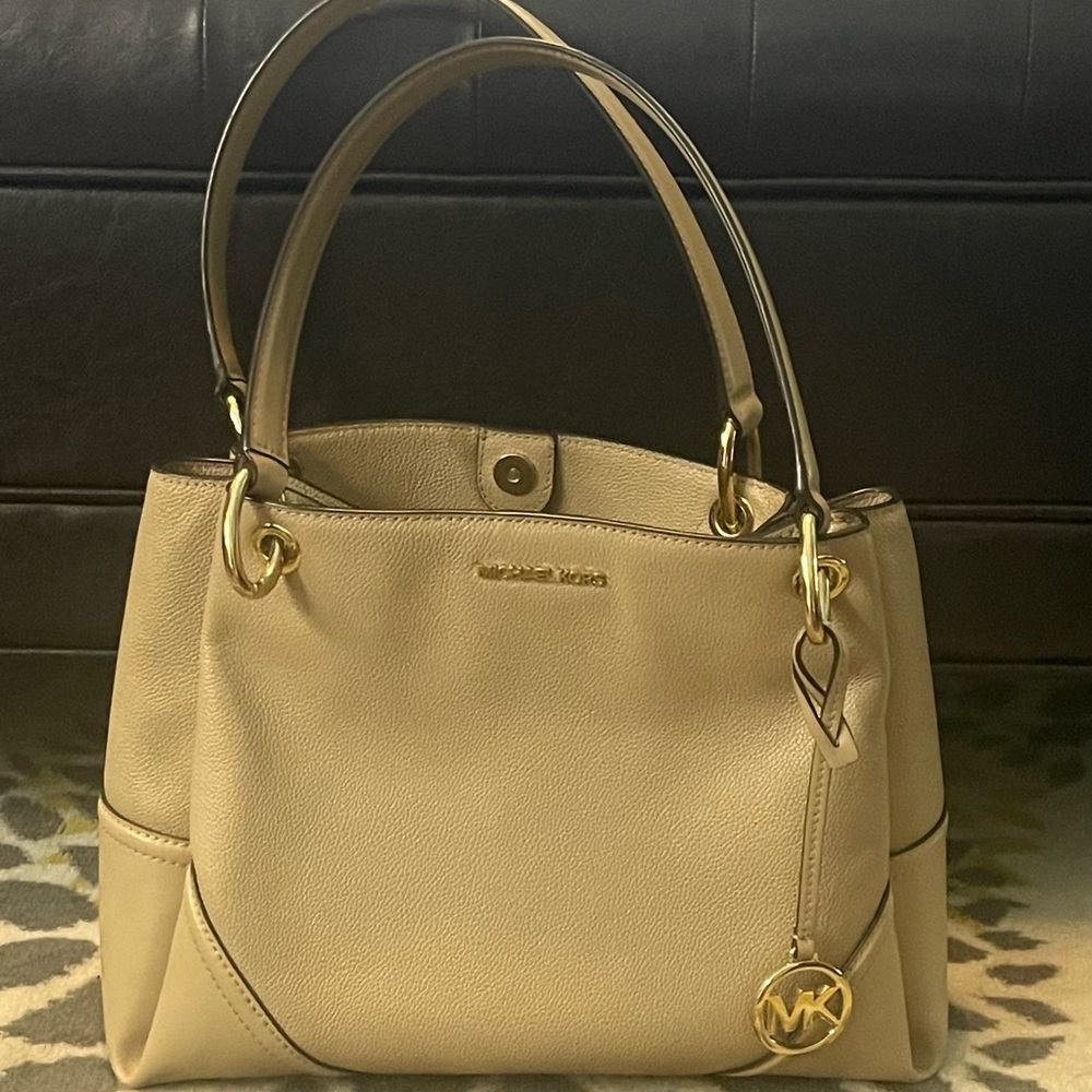 Michael Kors Purse in EUC